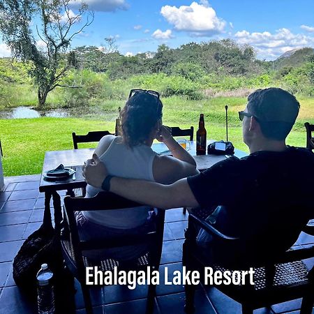 Ehalagala Lake Resort Сігірія Екстер'єр фото